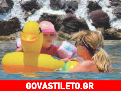 Ζήνα – Λύρας: Παιχνίδια στη θάλασσα με την κόρη τους